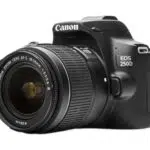 Canon EOS 250D avec objectif EF-S 18-55mm f/4-5.6 IS STM